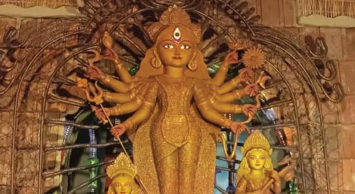 মুভিং অবজেক্টের সাজ  মুদিয়ালির, শিবমন্দিরে এবারের থিম ‘বিষহরি’