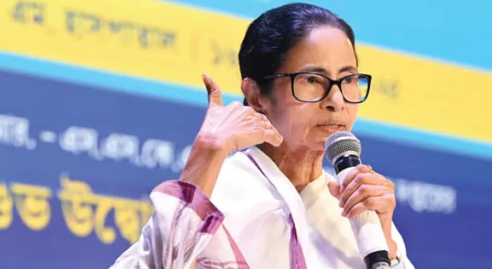 পোস্তায় জগদ্ধাত্রী পুজোর উদ্বোধনে মুখ্যমন্ত্রী মমতা বন্দ্যোপাধ্যায়