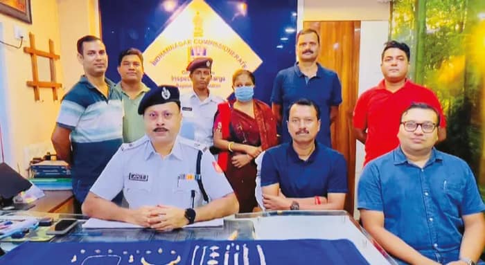 ১৫ মিনিটে ১৫ লক্ষের গয়না চুরি, ১০০ সিসি ক্যামেরার ফুটেজ দেখে পুলিশের জালে তরুণী