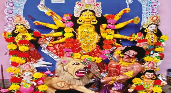 করোনার সময় থেকে বন্ধ বলি, পরিবর্তে ওড়ানো হয় পায়রা