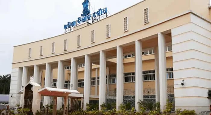 চাষের কাজে সার সংকট, বিজেডির বিক্ষোভে উত্তপ্ত ওড়িশা বিধানসভা