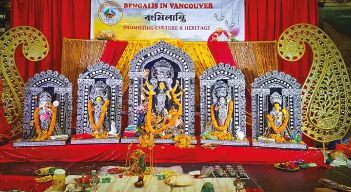 মেক্সিকোয় প্রতিমা গড়েন প্রবাসী বাঙালিরাই