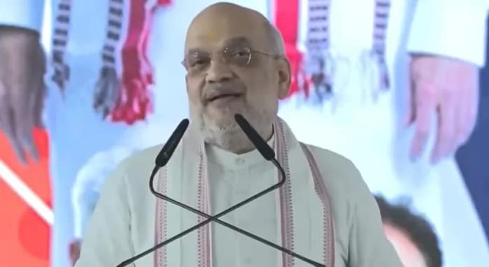 শাহের হাতে পুজো উদ্বোধন: তরজায় তৃণমূল-বিজেপি