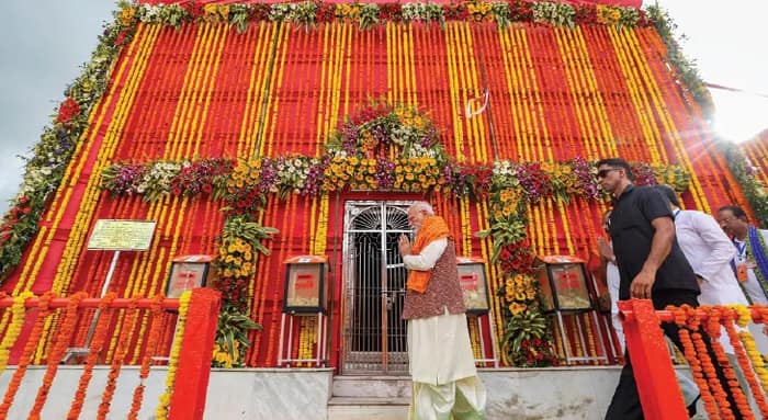 নকশা বদল, ত্রিপুরেশ্বরী মন্দির সাজল ৫০ লক্ষের ফুলে! সফরে মোদি, ঐতিহ্য সরিয়ে আধুনিকতার মোড়কে মন্দির
