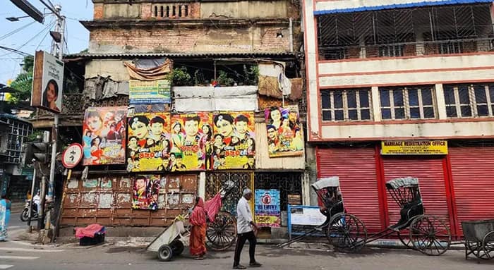 পুজো উপলক্ষ্যে যাত্রাপাড়ায় ঠাসা বুকিং,  অপেরা কর্তাদের চিন্তা এখন বৃষ্টি নিয়েই