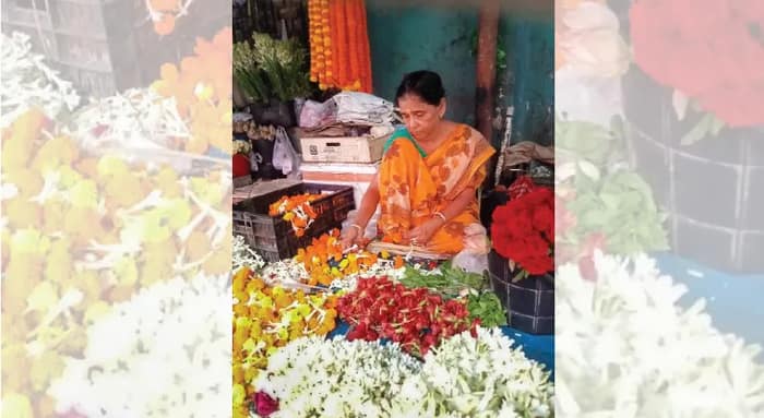 নবরাত্রি ও দুর্গাপুজোকে ঘিরে ফুলের দাম চড়া