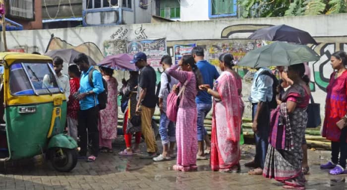 বৃষ্টিতে বেহাল রাজপুর-সোনারপুর ও বারুইপুরের বহু ওয়ার্ড, দুর্ভোগ