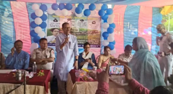 ‘আমাদের পাড়া আমাদের সমাধান’ শিবিরে মন্ত্রী মলয় ঘটক