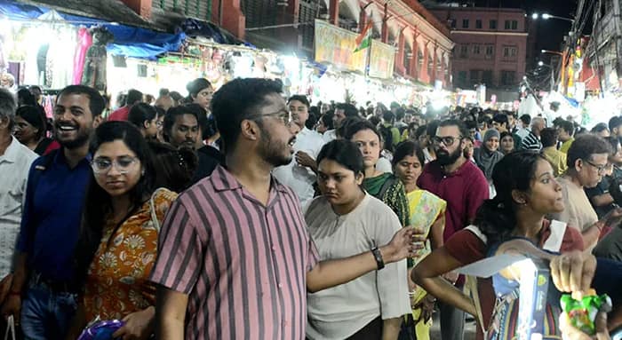 ছন্দে ফিরতে মরিয়া কলকাতা, মৃতদের ২ লক্ষ ক্ষতিপূরণ, চাকরিও