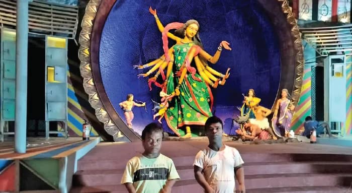 বড়িশা ক্লাবে মণ্ডপ মাতাচ্ছেন ‘জোকার’ আব্বাস আলি শাহু