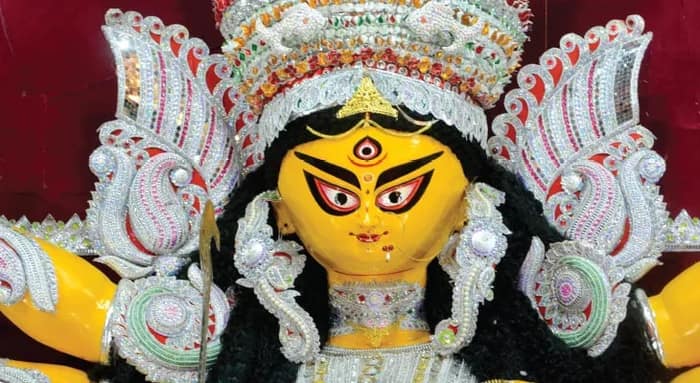 ষষ্ঠীতে জনসুনামি, দুপুরেই বাঁধভাঙা ভিড়