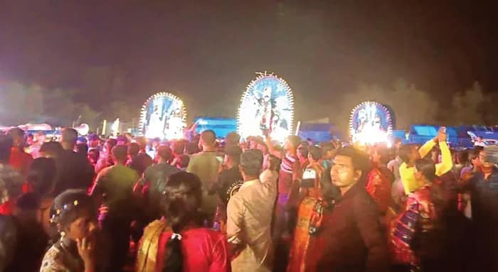 দশমীতে আউশগ্রামের বারোসতীডাঙায় দুর্গাপ্রতিমার শতাব্দী প্রাচীন ‘কার্নিভাল’