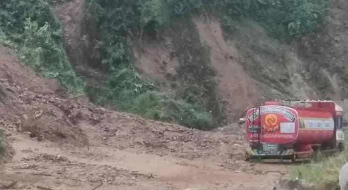 ধস-বন্যায় বিপর্যস্ত নেপালও, মৃত ৬০, শোকপ্রকাশ মোদির