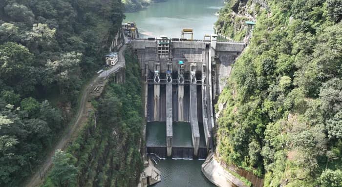 ভুটানের টালা বাঁধ উপচে বইছে জল, ডুয়ার্স নিয়ে বাড়ছে আশঙ্কা