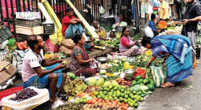 অগ্নিমূল্য বাজারদরেই আজ লক্ষ্মী আরাধনা
