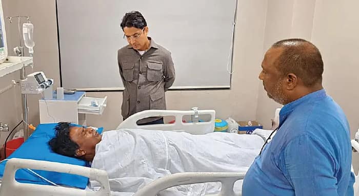 ‘ফোটো তুলতে এসেছেন?’ দুর্গতদের হাতে আক্রান্ত বিজেপি এমপি