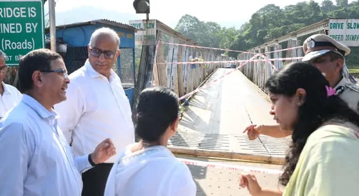 ১৫ দিনের মধ্যে মিরিকে অস্থায়ী সেতু, হারানো নথিপত্র উদ্ধারে হবে বিশেষ ক্যাম্প, ঘোষণা মুখ্যমন্ত্রীর