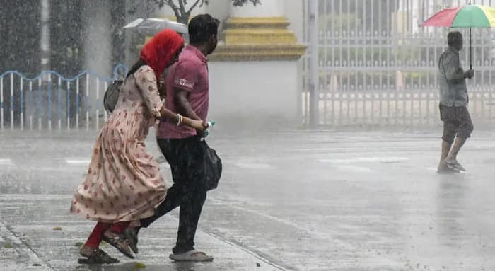 কালীপুজো-ভাইফোঁটা পর্যন্ত রাজ্যে অতিবৃষ্টির আশঙ্কা নেই, রবিবারের পর বাংলা থেকে বর্ষার বিদায়