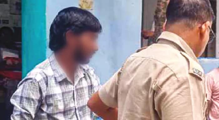 ছাত্রীকে ধর্ষণ বাবা ও নাবালক ছেলের! ভিডিও কন্টেন্ট তৈরির নামে নবমের পড়ুয়াকে আটকে রেখে নির্যাতন হাড়োয়ায়