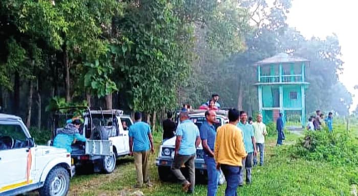 স্বাভাবিক হচ্ছে জলদাপাড়া, কার সাফারি শুরু হতেই ব্যাপক ভিড়
