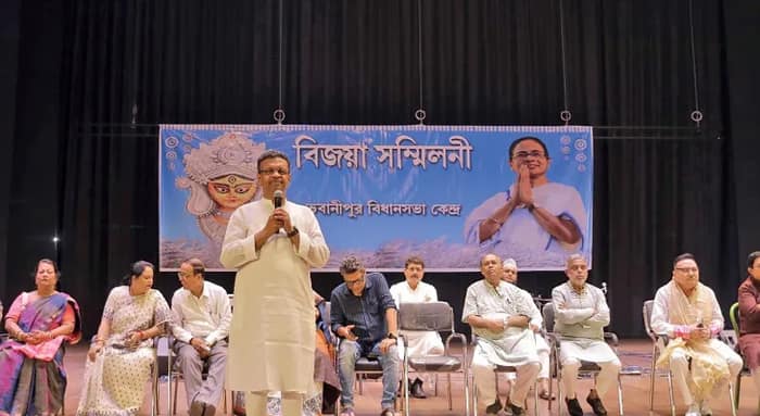 ভবানীপুরে মমতাকে এক লাখ ভোটে জেতানোর শপথ বিজয়া সম্মিলনিতে, ভোটার তালিকায় নজর দেওয়ার নির্দেশ দলনেত্রীর