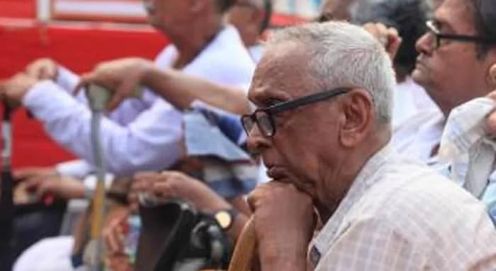 বার্ধক্যভাতা ১৫০০ করুন, প্রাপ্য আটকে নিদান কেন্দ্রের