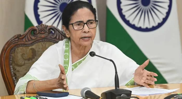 আজ এসআইআর চক্রান্তের বিরুদ্ধে পথে নামছেন মমতা, তৃণমূল থাকতে প্রকৃত ভোটারের নাম বাদ যাবে না: অভিষেক