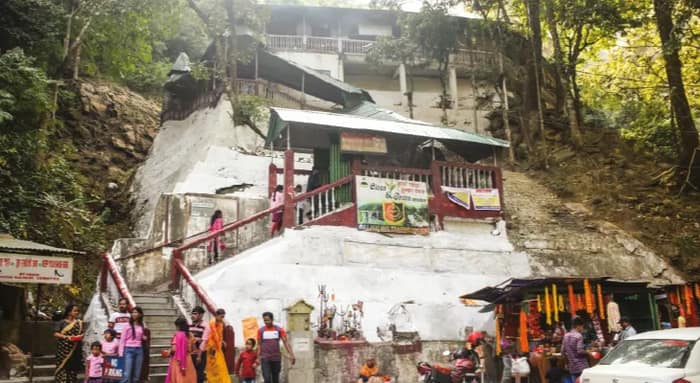 ১০৭টি সিঁড়ি ভেঙে উঠতে হয় সেভকেশ্বরী কালীমন্দিরে