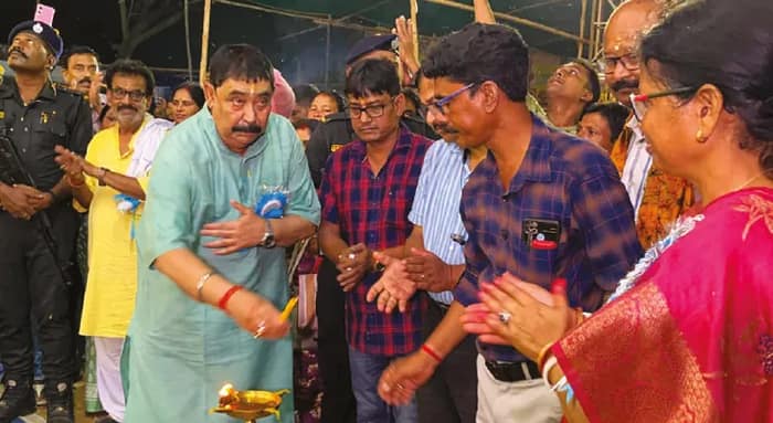 সিউড়ি-২ ব্লকে ৫৫ ফুটের প্রতিমার উদ্বোধনে অনুব্রত