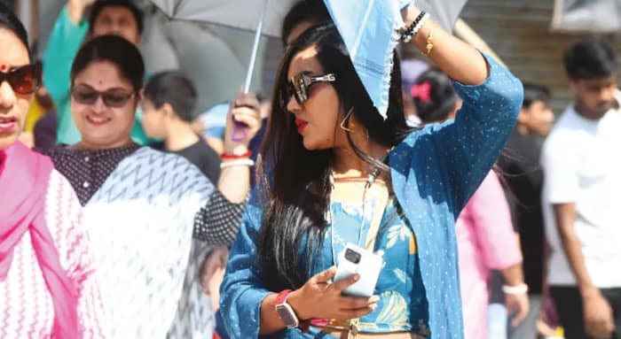 কালীপুজোর পরদিনও রেকর্ড ভিড় বারাসতে, জনস্রোতে ভেসে গেল পুলিশের ব্যারিকেড
