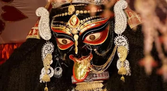 বিক্ষিপ্ত ঘটনা ছাড়া নির্বিঘ্নে নিরঞ্জন, নৈহাটিতে ভোর পর্যন্ত রাস্তায় লক্ষ মানুষ