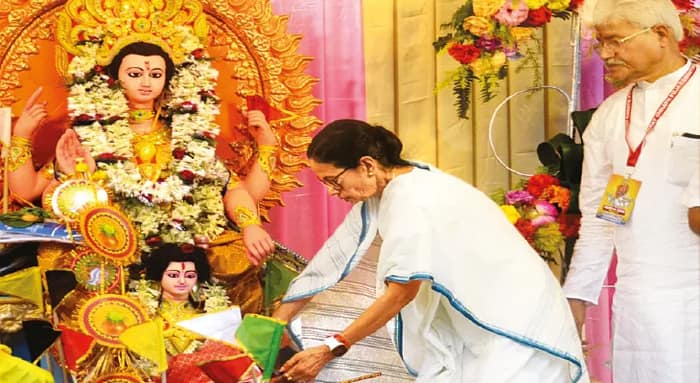 ‘সব ধর্ম, সব জাতির শান্তিপূর্ণ সহাবস্থান এখানে’, ছটপুজোতে বাংলার পরম্পরা বজায় রাখার বার্তা মুখ্যমন্ত্রীর