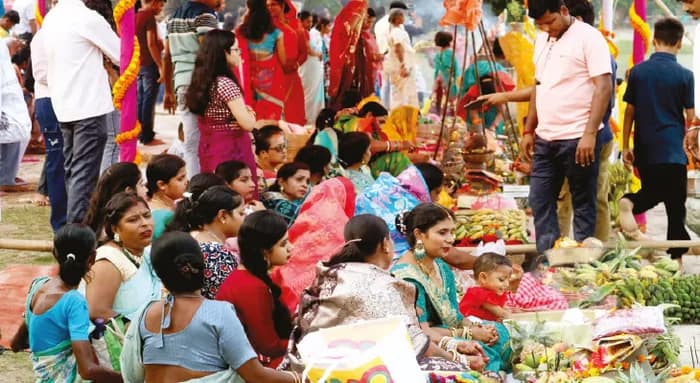 ছটপুজোয় উৎসবের আবহ, ঘাটে ঘাটে কড়া নজরদারিও
