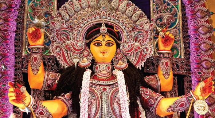 জগদ্ধাত্রীর টানে চন্দননগরে উপচে পড়ল ভিড়, ষষ্ঠীতেই জনজোয়ার
