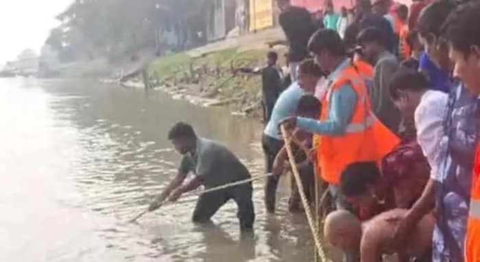 ছট পুজোর সকালে কাটোয়ায় মর্মান্তিক দুর্ঘটনা, ভাগীরথীতে স্নান করতে গিয়ে তলিয়ে গেল দুই ভাই