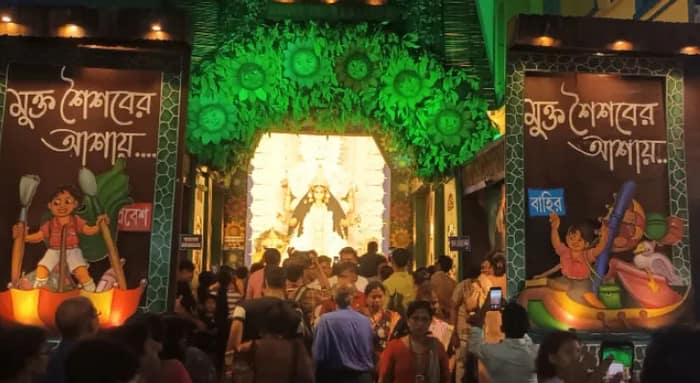 দুপুরেই যানজট, রাতে জনপ্লাবন চন্দননগরে