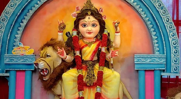 মিনি চন্দননগর বাউড়িয়ায় এবার সাবেকিয়ানা ও থিমের মেলবন্ধন
