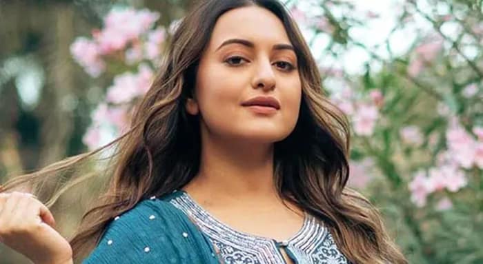 সোনাক্ষীর প্রতিবাদ