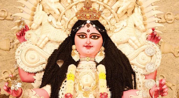 দশমীতেও চন্দননগরে বাঁধভাঙা ভিড়, ভোর পর্যন্ত সরগরম শহর