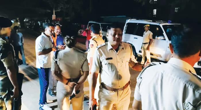 কাশির সিরাপ উদ্ধারকে ঘিরে চাপড়ায় পুলিসকে পেটাল বিএসএফ, জখম ২