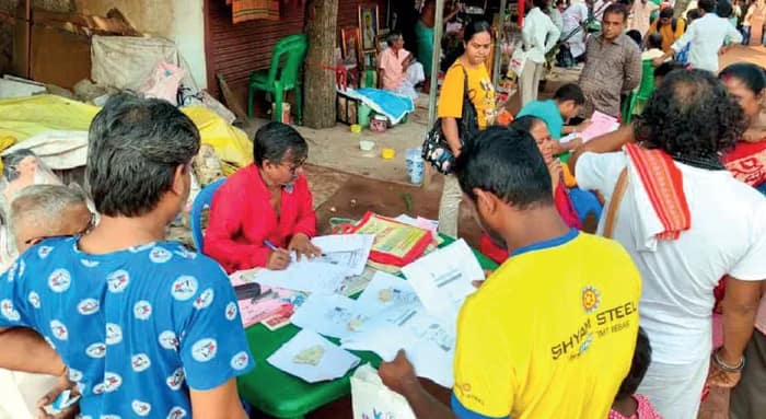 মতুয়া কার্ডেরই চাহিদা, হিন্দু  শংসাপত্রে অনীহা অনেকের, ঠাকুরবাড়িতে সিএএ ক্যাম্প
