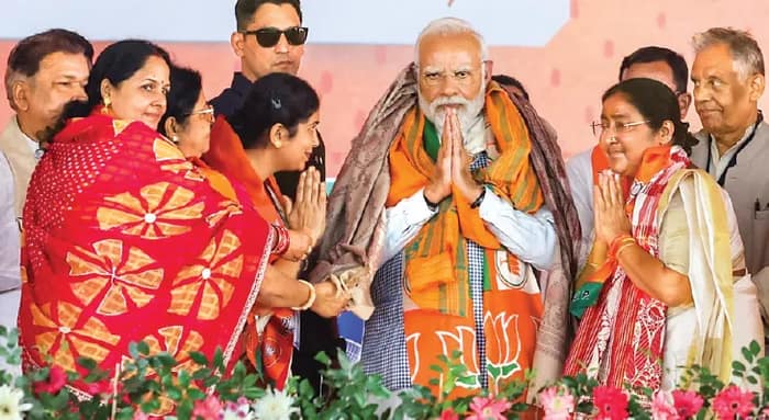 অনুপ্রবেশকারীদের আড়াল করতে তৎপর আরজেডি, কংগ্রেস: মোদি, ভোটচুরির প্রসঙ্গে টেনে পালটা তোপ রাহুল-প্রিয়াঙ্কার