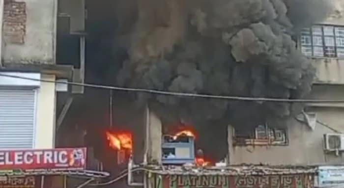 কাপড়ের কারখানায় আগুন, ছাই বহু সেলাই মেশিন