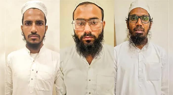 ভারতে পর পর হামলার ছক, গুজরাতে পিস্তল-কার্তুজ সহ ধৃত ৩ আইএস জঙ্গি