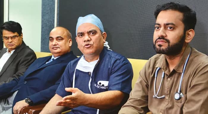 চিকিৎসক শাহিন শাহিদের নেটওয়ার্কের সঙ্গে যোগ, কানপুরে গ্রেফতার কার্ডিওলজির ছাত্র, বিস্ফোরক কাণ্ডে ধৃত ডাঃ আদিলের বাড়ির বাইরে বিমানের টিকিট