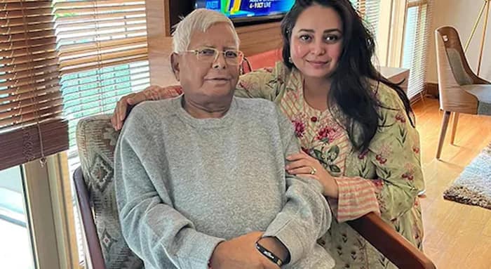 ছাড়লেন রাজনীতি, পরিবারের সঙ্গে সম্পর্ক ছেদ লালু-কন্যা রোহিণীর