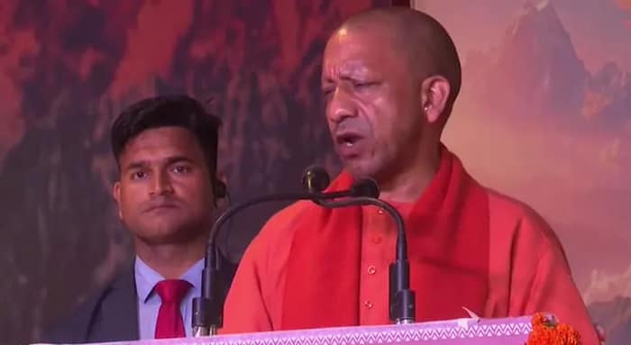 লখনউতে আয়োজিত ‘উত্তরাখণ্ড মহোৎসবে’ বক্তব্য রাখছেন উত্তরপ্রদেশের মুখ্যমন্ত্রী যোগী আদিত্যনাথ