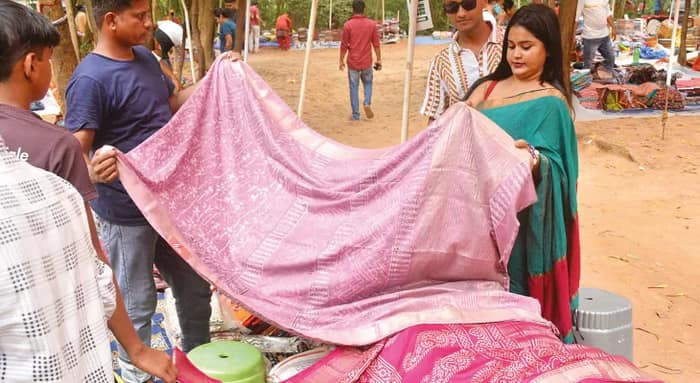 শান্তিনিকেতনে সরকারি জমিতে হোটেল ও রিসর্ট! সোনাঝুরি হাট সরানো নিয়ে জোর চর্চা