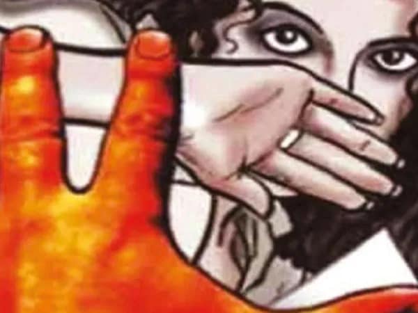 জুয়া খেলায় বাজি স্ত্রীকে, হেরে যাওয়ায় গণধর্ষণ করল ৮ জন