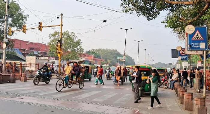 রেড ফোর্ট নয়, পর্যটকদের আকর্ষণ সামনের রেড সিগন্যাল